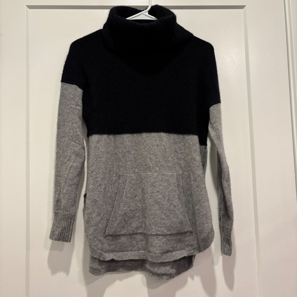 Max Studio 100% Cashmere Colorblock Turtleneck Sweater Black Grey XS